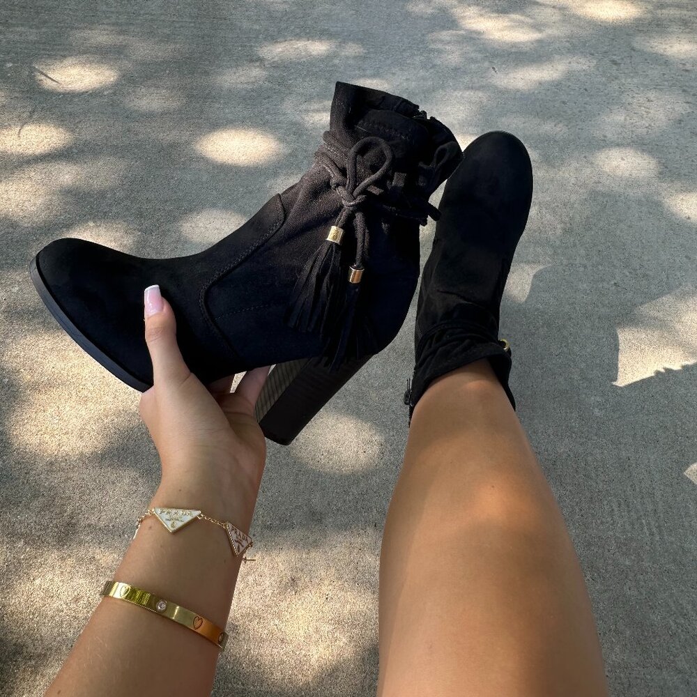 NEW JESSIE HEART BOOTIES heels